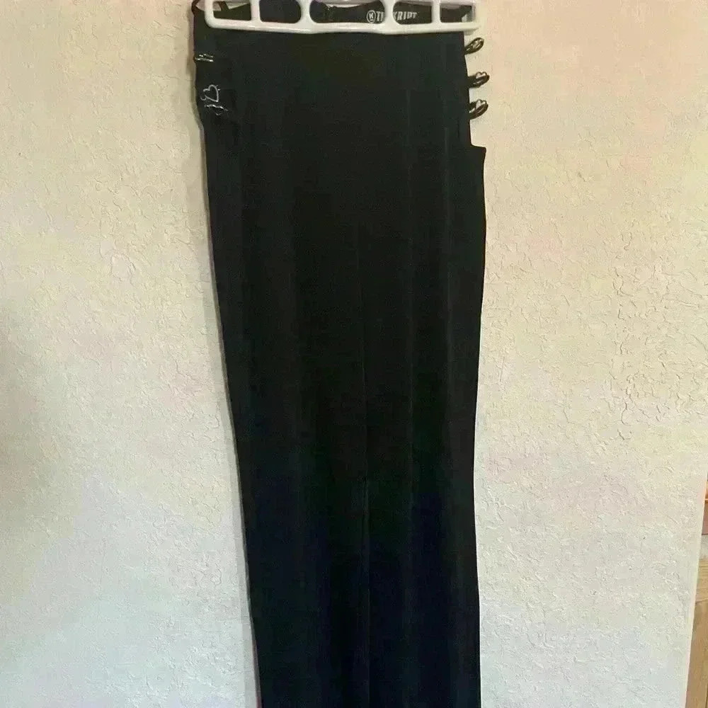 The Kript black feather bottom leggings